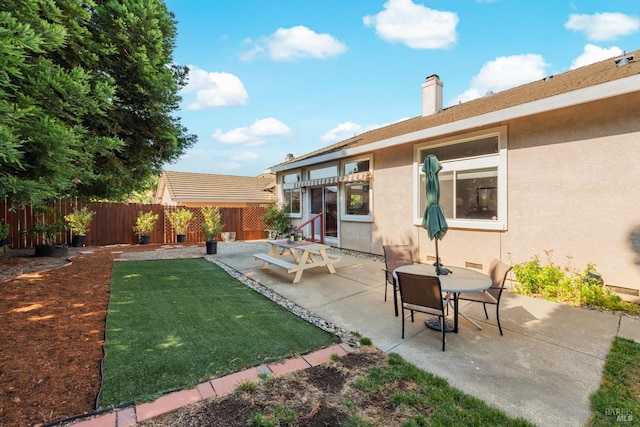 2832 Parkview Ter, Fairfield, CA 94534 - view of yard featuring a patio