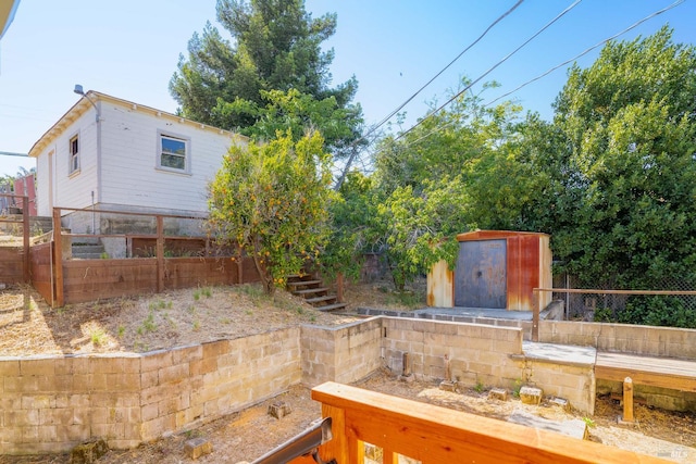 7 Fairview Ave, Vallejo, CA 94590 - fenced backyard with stairs