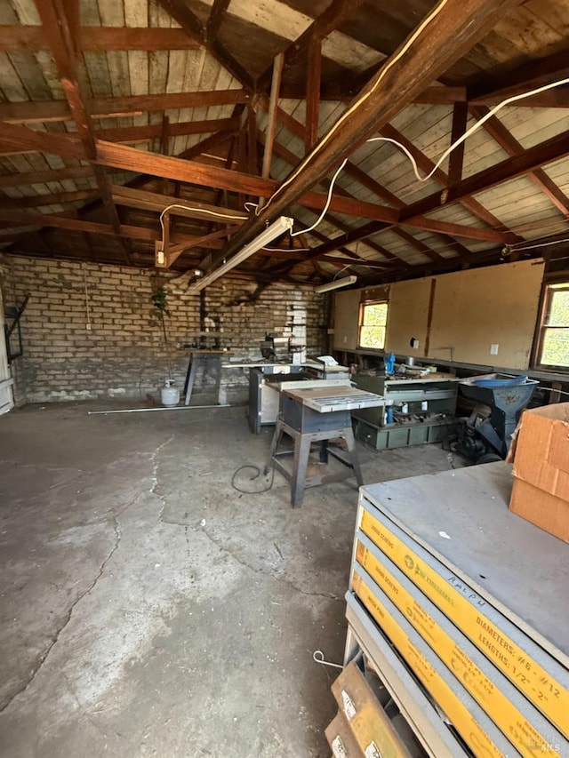 7 Fairview Ave, Vallejo, CA 94590 - garage with a workshop area