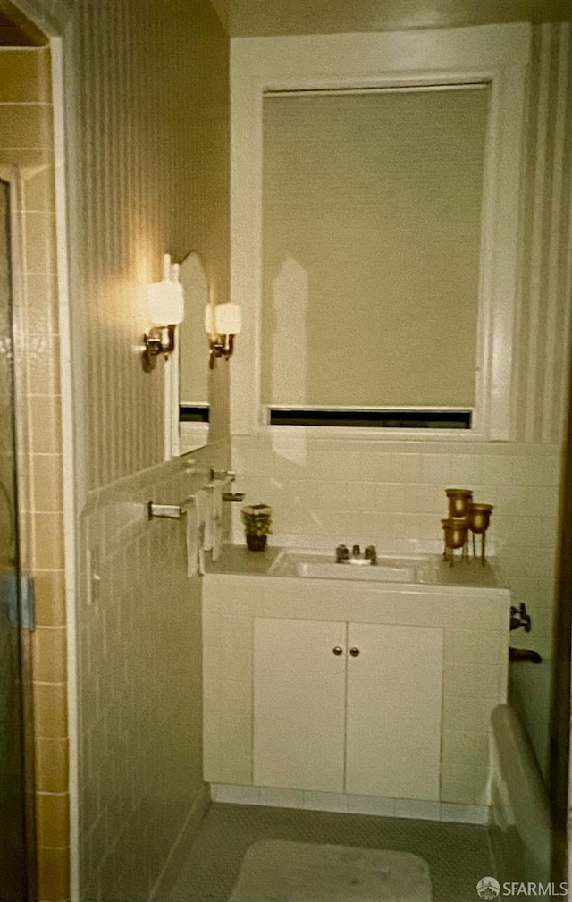 169 Forest Side Ave, San Francisco, CA 94127 - bathroom featuring vanity, backsplash, and a shower with door