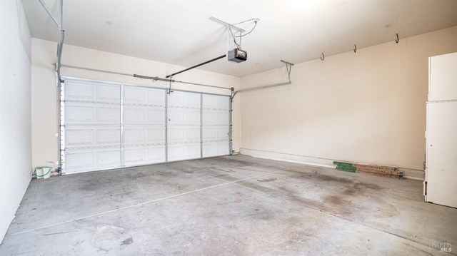 9149 Windsor Rd, Windsor, CA 95492 - garage with a garage door opener