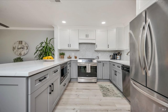 848 Acorn Way, Napa, CA 94558 - kitchen with appliances with stainless steel finishes, gray cabinetry, a peninsula, crown molding, and decorative backsplash