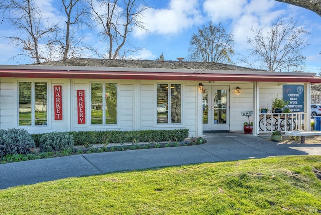 848 Acorn Way, Napa, CA 94558 - view of front of home featuring a front lawn and french doors