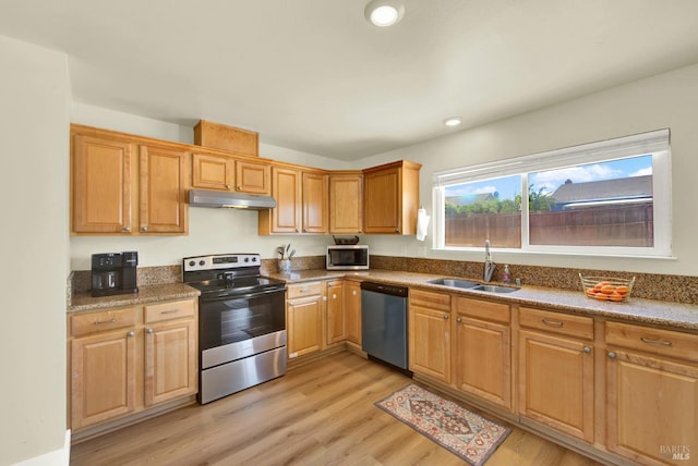 201 Pamela Ct, Vallejo, CA 94589 - kitchen with appliances with stainless steel finishes, under cabinet range hood, a sink, light wood-style flooring, and recessed lighting