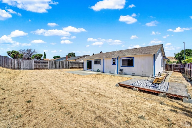 201 Pamela Ct, Vallejo, CA 94589 - back of property featuring a patio and a fenced backyard