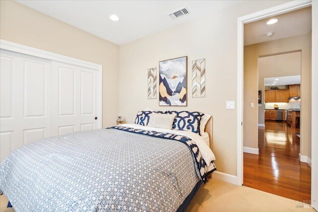 428 Lloyd Ct, Benicia, CA 94510 - bedroom featuring recessed lighting, wood finished floors, a closet, and baseboards
