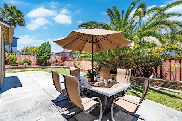 428 Lloyd Ct, Benicia, CA 94510 - fenced backyard featuring outdoor dining area and a patio