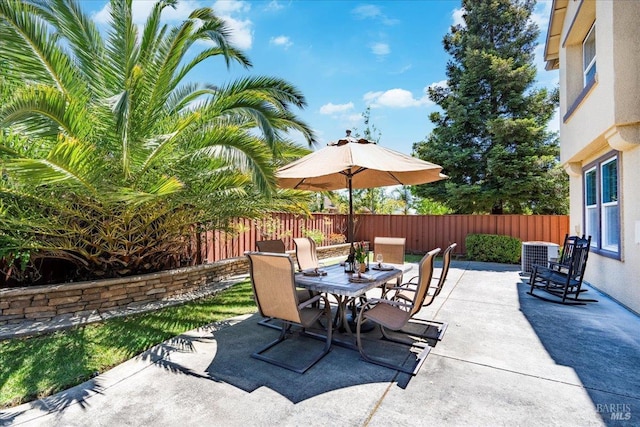 428 Lloyd Ct, Benicia, CA 94510 - fenced backyard with outdoor dining space and a patio