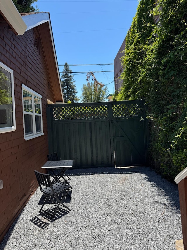 1529 San Anselmo Ave Unit A B, San Anselmo, CA 94960 - view of patio featuring a gate