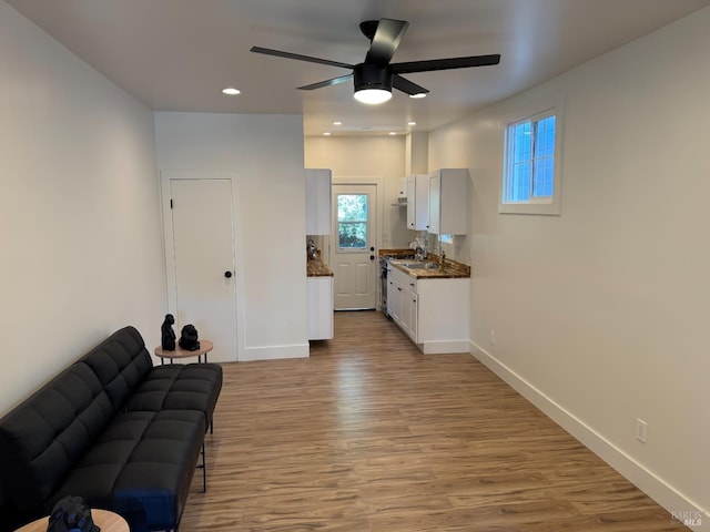 1529 San Anselmo Ave Unit A B, San Anselmo, CA 94960 - living room featuring ceiling fan, light wood-style floors, recessed lighting, and baseboards