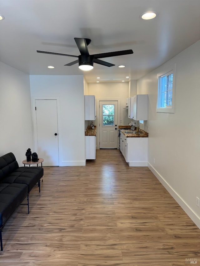 1529 San Anselmo Ave Unit A B, San Anselmo, CA 94960 - living area featuring ceiling fan, plenty of natural light, baseboards, light wood-style flooring, and recessed lighting
