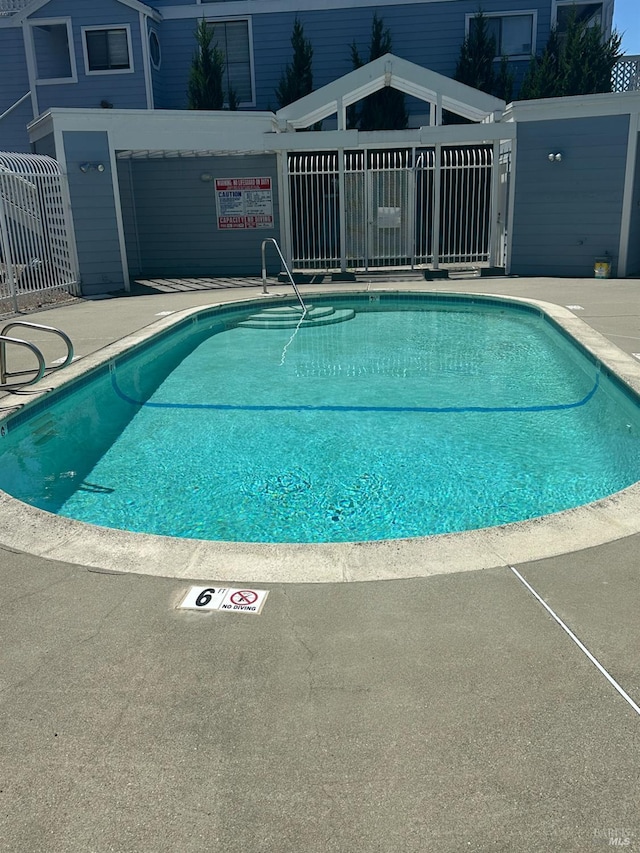 143 Sea Crest Cir, Vallejo, CA 94590 - community pool with a patio