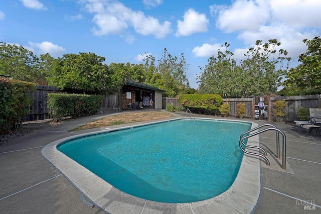 29 Pine Tree Cir, Cotati, CA 94931 - view of swimming pool featuring a fenced backyard and a patio area