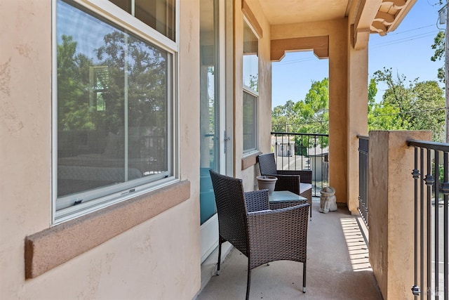 180 Healdsburg Ave Unit B, Cloverdale, CA 95425 - view of balcony