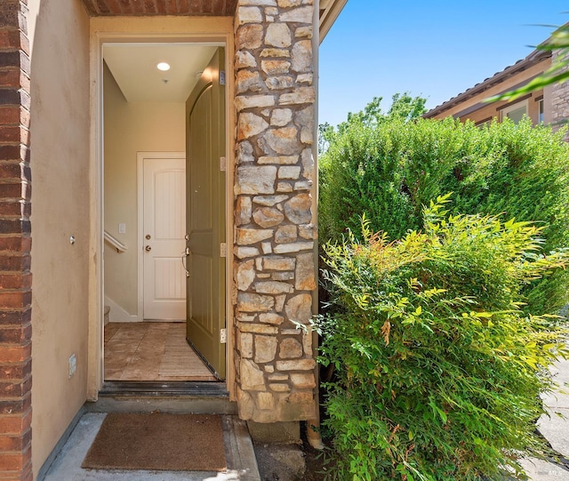 180 Healdsburg Ave Unit B, Cloverdale, CA 95425 - property entrance featuring stone siding
