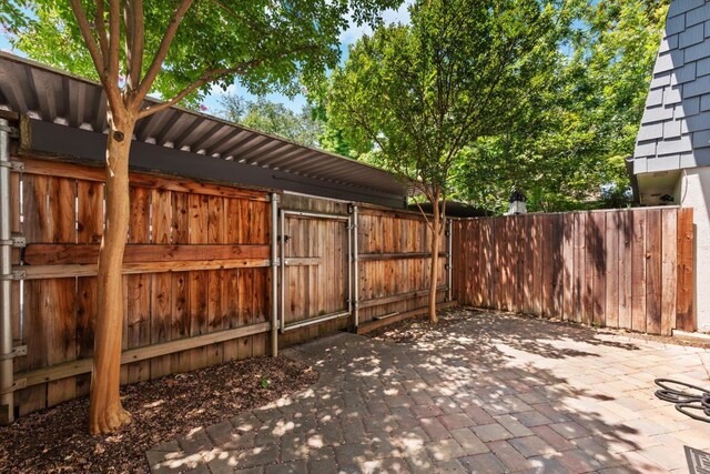 4014 Knoll Top Ct, Carmichael, CA 95608 - view of patio