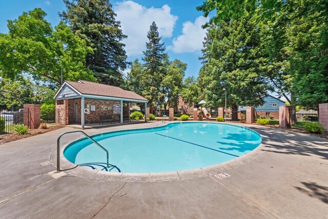 4014 Knoll Top Ct, Carmichael, CA 95608 - view of community pool