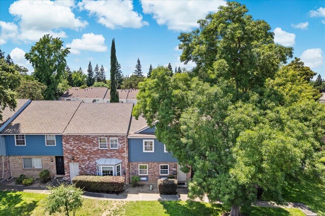 4014 Knoll Top Ct, Carmichael, CA 95608 - view of front facade featuring brick siding