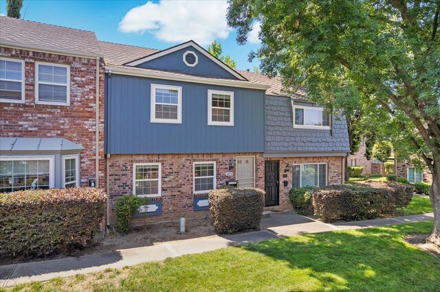 4014 Knoll Top Ct, Carmichael, CA 95608 - multi unit property featuring brick siding and a front yard