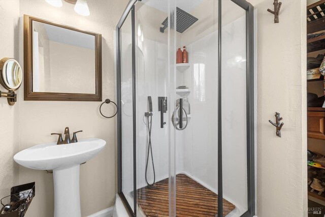 216 Walnut St, Suisun City, CA 94585 - bathroom featuring a stall shower