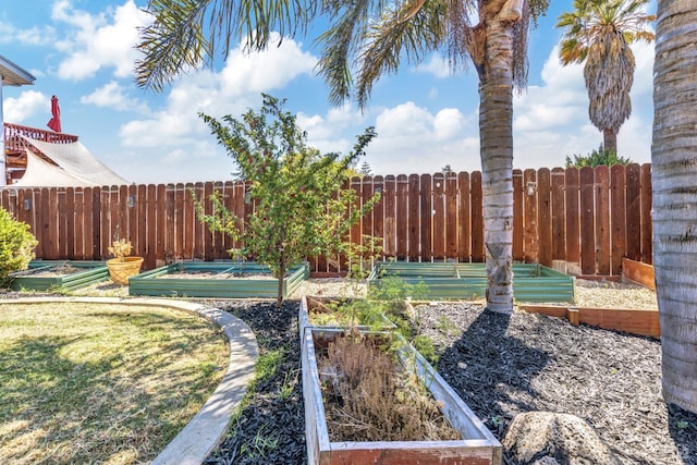 1130 W 9th St, Benicia, CA 94510 - view of yard featuring a garden