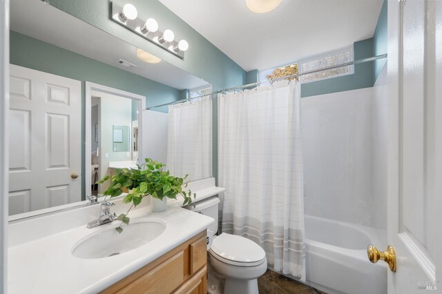 479 Jasper Ct, Benicia, CA 94510 - full bathroom with vanity and shower / bath combo with shower curtain