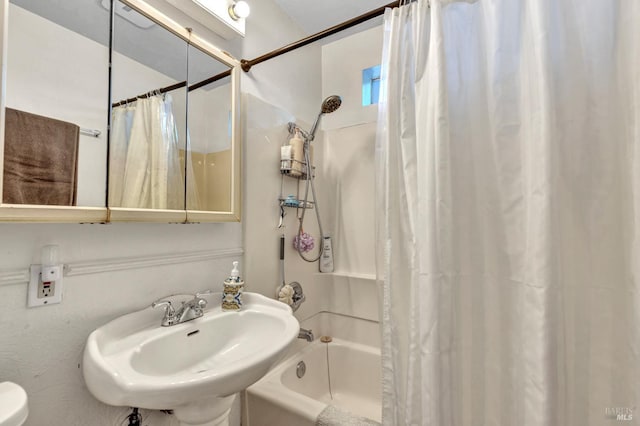 2720 Laurel St, Napa, CA 94558 - bathroom with a sink and shower / bathtub combination with curtain