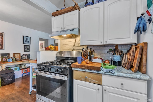 2720 Laurel St, Napa, CA 94558 - kitchen with gas stove, under cabinet range hood, white cabinetry, and decorative backsplash
