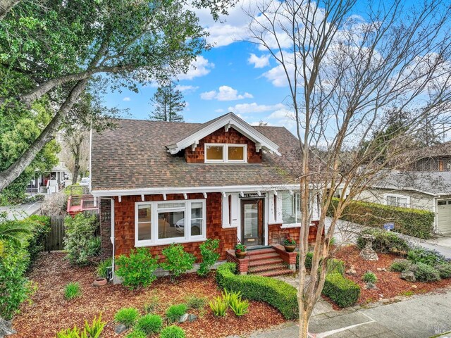 1763 2nd St, Napa, CA 94559 - craftsman-style house featuring a shingled roof