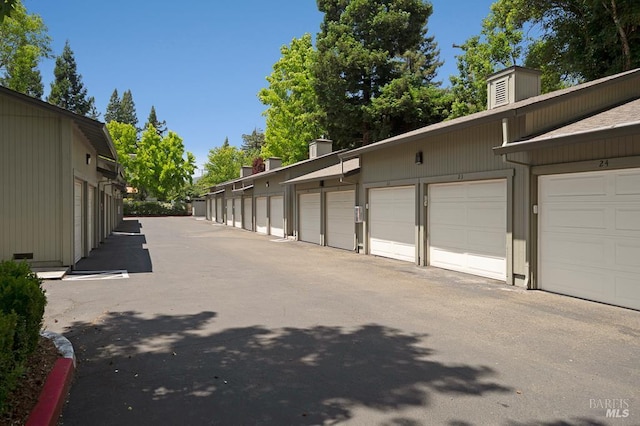 204 Foss Creek Cir Unit B, Healdsburg, CA 95448 - view of garage