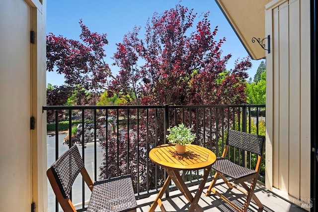204 Foss Creek Cir Unit B, Healdsburg, CA 95448 - view of balcony