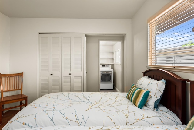 406 White Oak Dr, Santa Rosa, CA 95409 - bedroom featuring washer / dryer and a closet