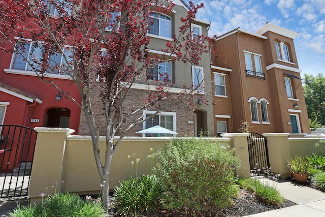 1756 Camino Real Way, Roseville, CA 95747 - view of building exterior featuring a fenced front yard