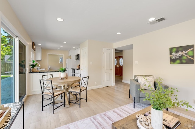 510 Hastings Dr, Benicia, CA 94510 - dining area with light wood-type flooring and recessed lighting