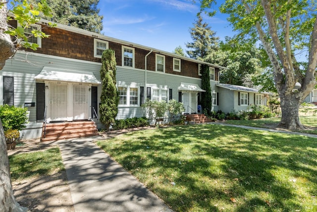 20 Selfridge St, Vallejo, CA 94590 - view of front of house featuring entry steps and a front lawn