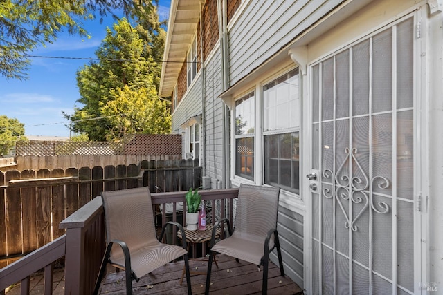 20 Selfridge St, Vallejo, CA 94590 - view of wooden terrace