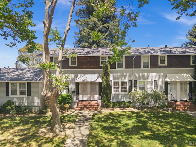 20 Selfridge St, Vallejo, CA 94590 - view of front facade featuring a front yard