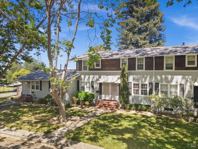 20 Selfridge St, Vallejo, CA 94590 - colonial inspired home featuring a front yard