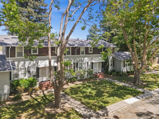 20 Selfridge St, Vallejo, CA 94590 - colonial home featuring a front yard
