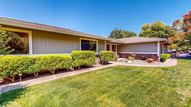 4389 Summit View Ranch Rd, Santa Rosa, CA 95404 - single story home featuring a front lawn, stone siding, and roof with shingles