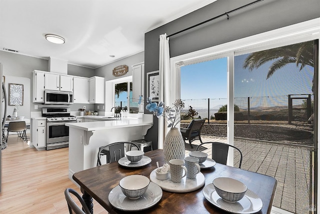 159 Suncliff Pl, Vallejo, CA 94591 - dining space with light wood finished floors