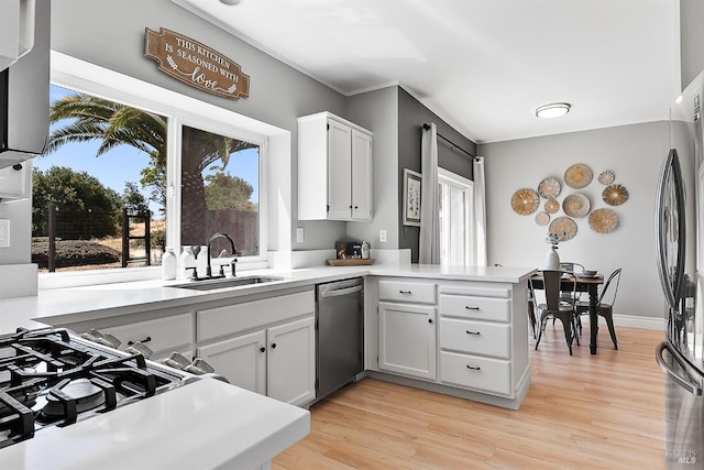 159 Suncliff Pl, Vallejo, CA 94591 - kitchen featuring stainless steel appliances, a peninsula, light wood-style flooring, white cabinetry, and light countertops