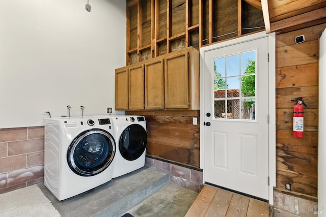 7 Arlene Ct, Petaluma, CA 94952 - laundry area featuring independent washer and dryer and cabinet space