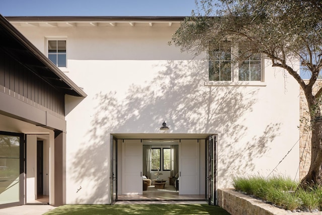 106 Vintners Ct, Napa, CA 94559 - rear view of house with stucco siding