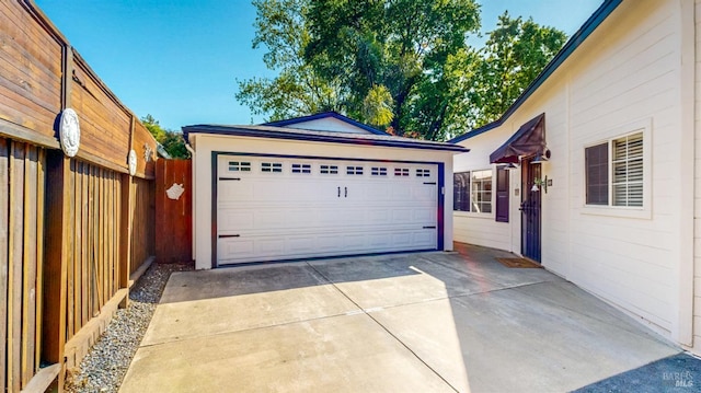 418 W Cotati Ave, Cotati, CA 94931 - garage featuring concrete driveway