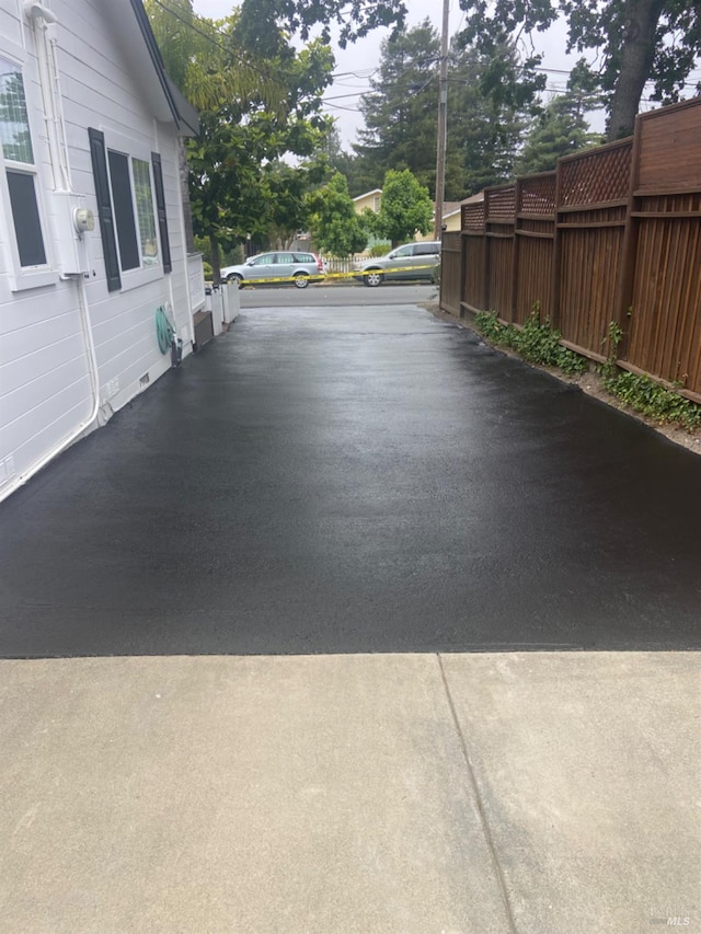 418 W Cotati Ave, Cotati, CA 94931 - view of asphalt driveway