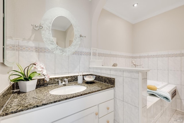 900 Southampton Rd Unit 123, Benicia, CA 94510 - bathroom featuring tile walls, vanity, and a garden tub
