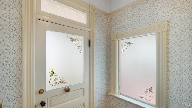 623 Keller St, Petaluma, CA 94952 - entryway with wallpapered walls