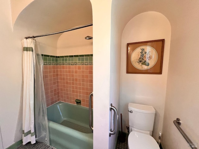 436 S Front St, Rio Vista, CA 94571 - bathroom with shower / tub combo with curtain and toilet