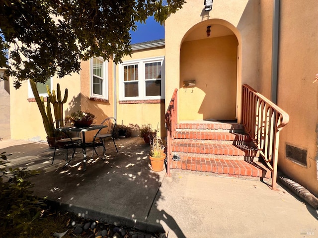 436 S Front St, Rio Vista, CA 94571 - doorway to property featuring stucco siding and a patio